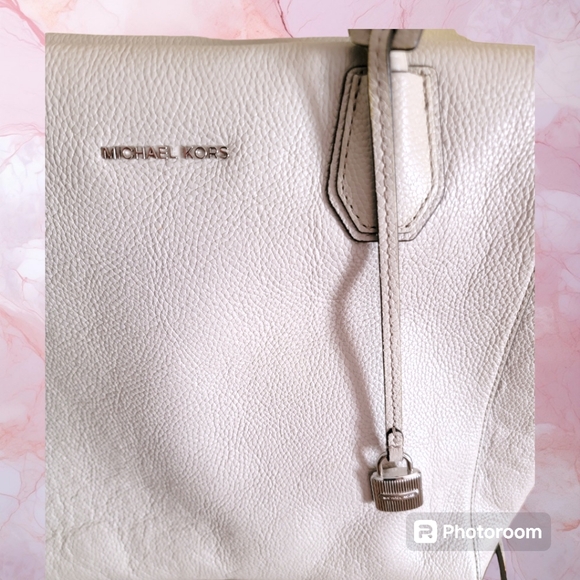 Michael Kors Shoulder Bag Tote pebbled leather w lock EUC - Picture 2 of 9